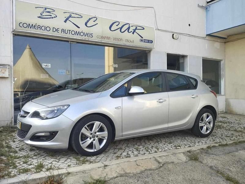 Cinzento Usado 2013 Opel Astra Citadino | € 6.800 (Bom preço) - Imagem 1/4