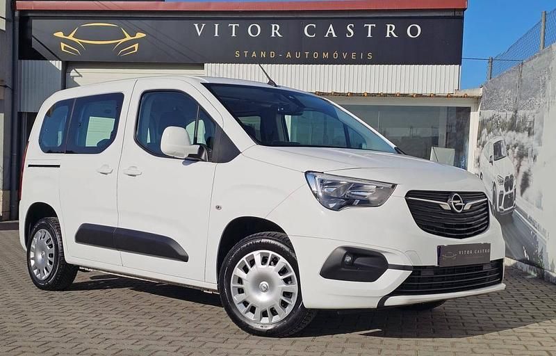 Branco Usado 2020 Opel Combo Monovolume | € 15.990 - Imagem 1/4