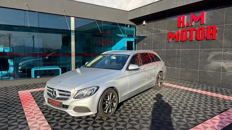 Usado Mercedes C200 Avantgarde 136 HP (100 kW) 2015 Cinza prata Carrinha