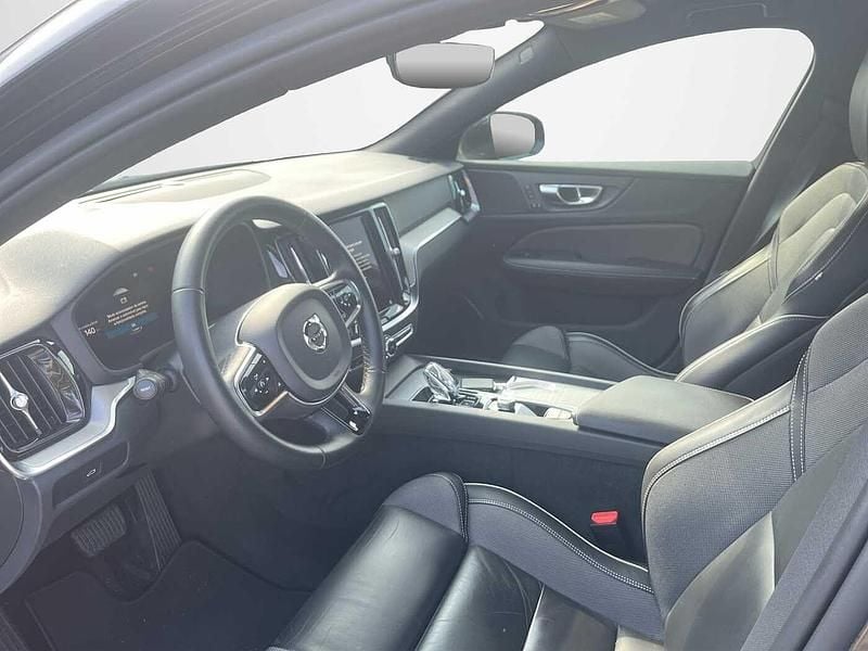 Prateado Usado 2025 Volvo V60 Carrinha | € 49.900 - Imagem 1/1