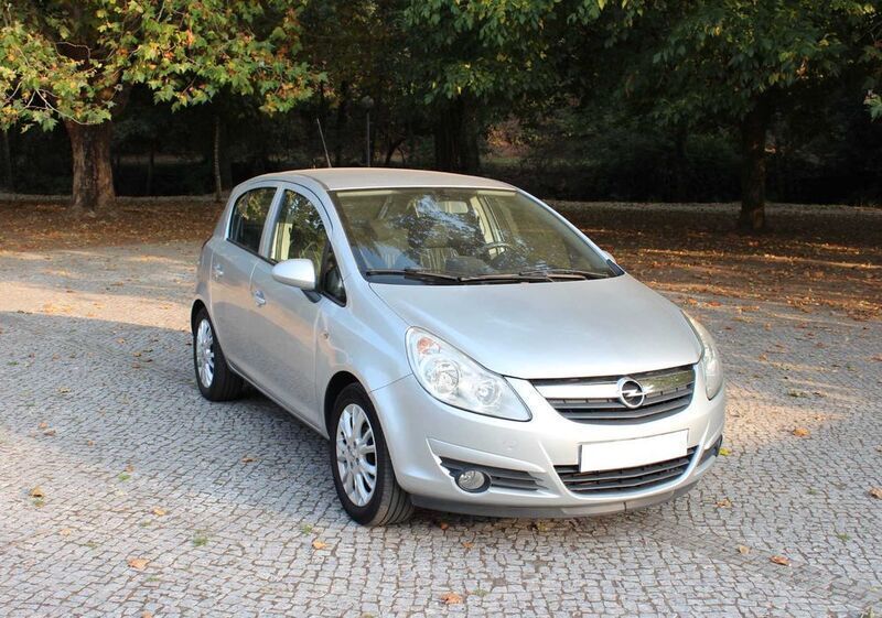 Cinzento Usado 2009 Opel Corsa Sedan | € 5.250 (Preço justo) - Imagem 1/4