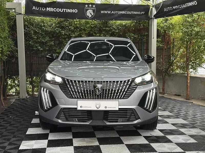 Cinzento Usado 2024 Peugeot 2008 Allure SUV | € 25.000 - Imagem 1/4