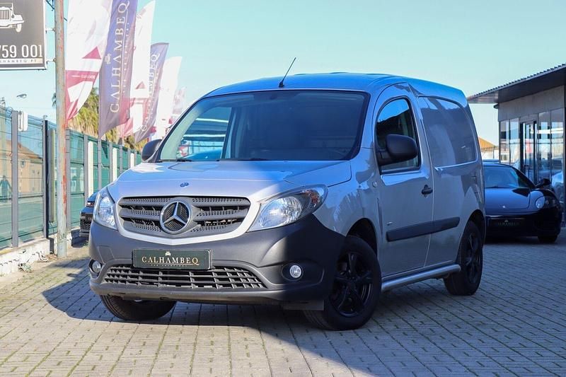Cinza Usado 2016 Mercedes Citan 108 Sedan | € 11.990 - Imagem 1/4
