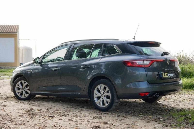 Usado Renault Mégane IV SE 132 HP (97 kW) 2018 Cinzento Citadino