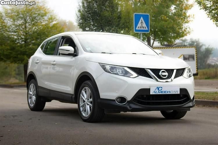 Branco Usado 2015 Nissan Qashqai Acenta SUV | € 11.990 (Bom preço) - Imagem 1/1