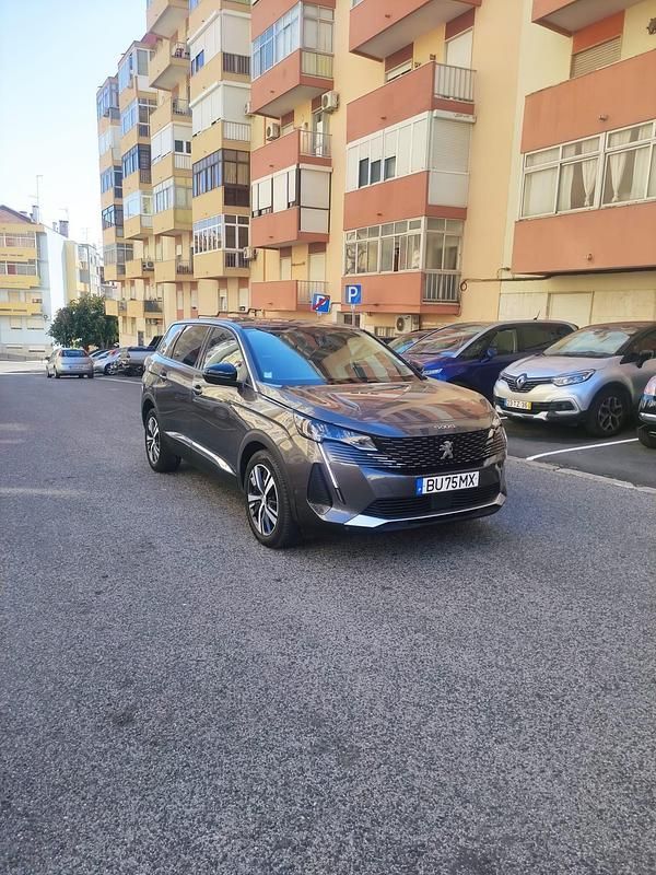 Cinza Usado 2022 Peugeot 5008 Active Monovolume | € 26.000 (Preço justo) - Imagem 1/4