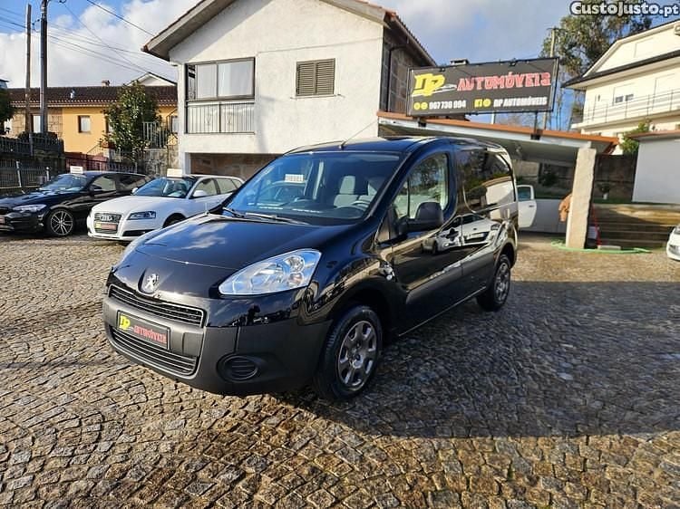 Usado Peugeot Partner 90 HP (66 kW) 2015 Preto