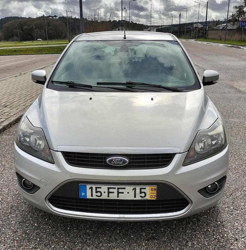 Usado Ford Focus 109 HP (80 kW) 2008 Cinzento Citadino