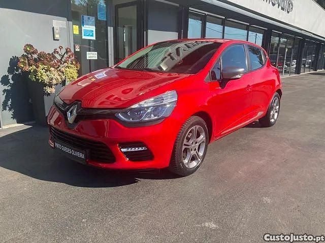 Vermelho Usado 2016 Renault Clio IV GT-Line Sedan | € 10.990 (Preço justo) - Imagem 1/1
