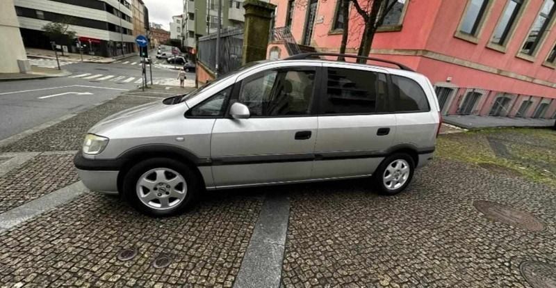 Cinzento Usado 2001 Opel Zafira Monovolume | € 2.990 - Imagem 1/4