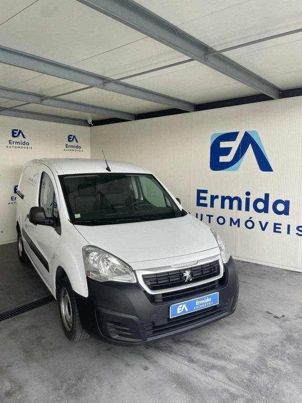 Branco Usado 2018 Peugeot Partner Monovolume | € 10.500 (Preço justo) - Imagem 1/4