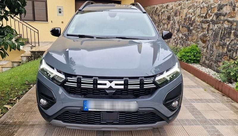 Usado 2023 Dacia Jogger Extreme Sedan | € 15.750 - Imagem 1/4