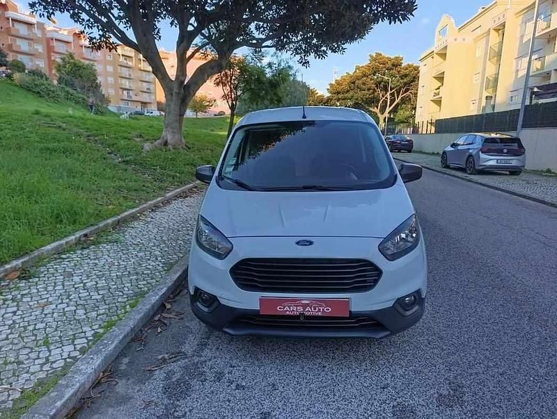 Usado Ford Transit 75 HP (55 kW) 2019 Branco Sedan