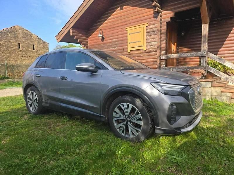 Usado Audi Q4 e-tron Premium 194 kW (265 HP) 2023 Cinzento SUV