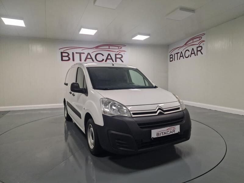 Branco Usado 2017 Citroën Berlingo Monovolume | € 15.950 - Imagem 1/4