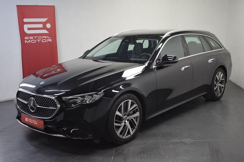Preto Usado 2024 Mercedes E300 Avantgarde Carrinha | € 54.750 - Imagem 1/4
