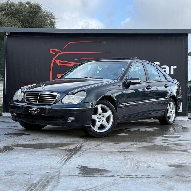 Usado Mercedes C180 Avantgarde 143 HP (105 kW) 2003 Azul Sedan