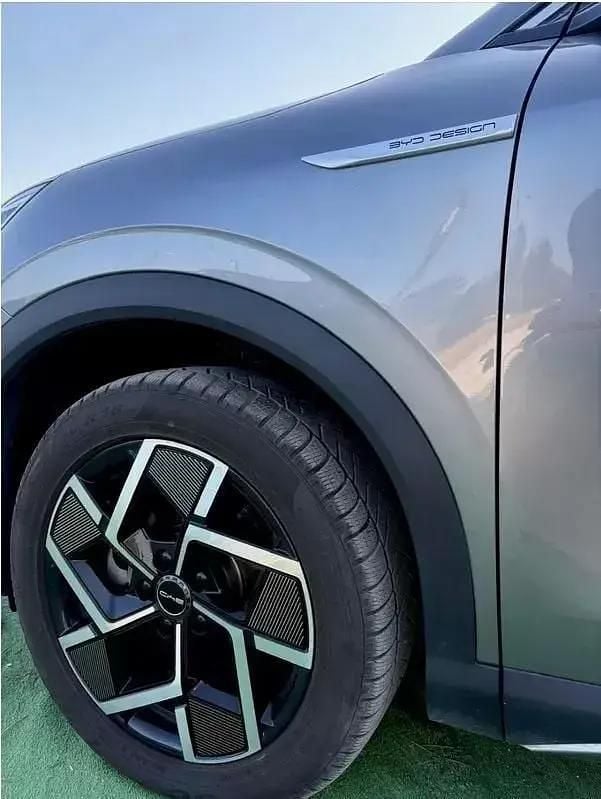 Cinzento Usado 2023 BYD Atto 3 Comfort SUV | € 29.750 (Preço elevado) - Imagem 1/4