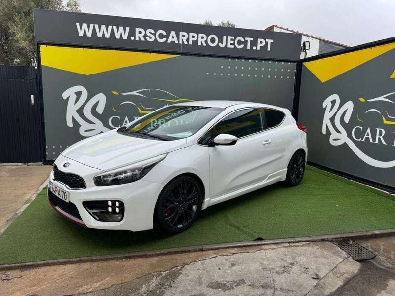 Branco Usado 2014 Kia Ceed GT Coupé | € 17.980 - Imagem 1/4