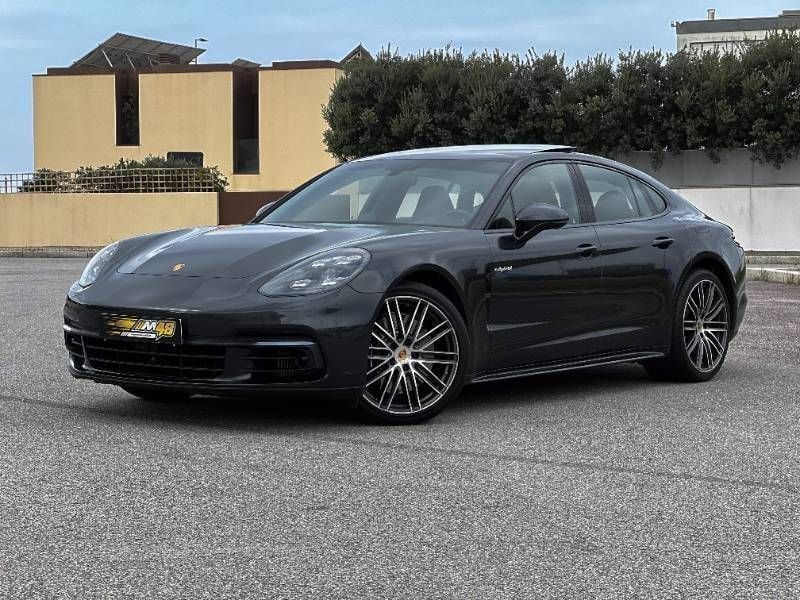 Cinzento Usado 2017 Porsche Panamera 4 Executive Sedan | € 74.990 (Caro) - Imagem 1/4