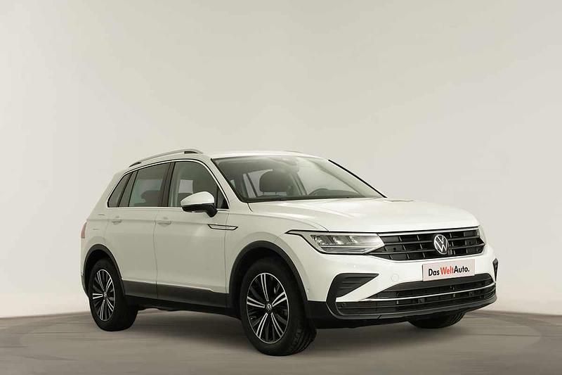 Branco Usado 2024 VW Tiguan Life SUV | € 36.990 (Preço elevado) - Imagem 1/4