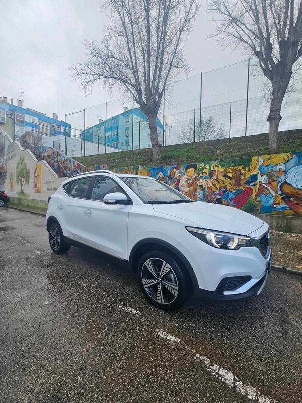 Branco Usado 2021 MG ZS Sedan | € 17.500 - Imagem 1/4