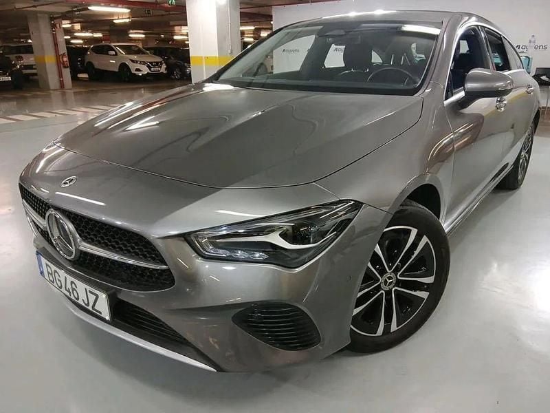 Cinza Usado 2024 Mercedes CLA250 Sedan | € 42.900 - Imagem 1/4