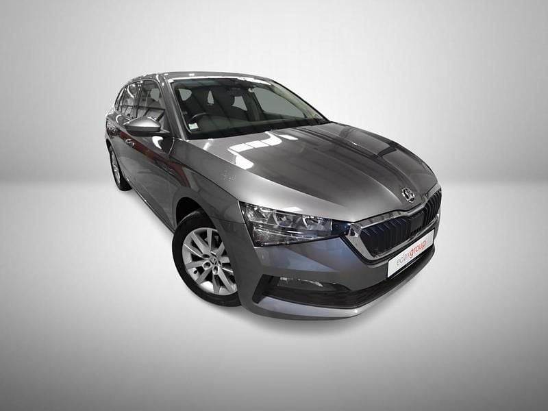 Cinza Usado 2023 Skoda Scala Ambition Citadino | € 15.490 (Super Preço) - Imagem 1/4