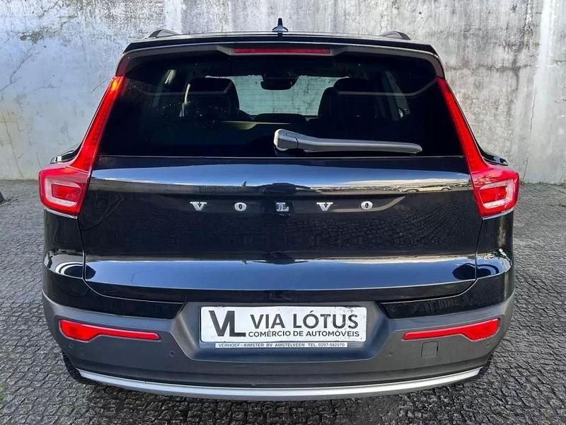 Usado Volvo XC40 Momentum 262 HP (192 kW) 2020 Preto SUV