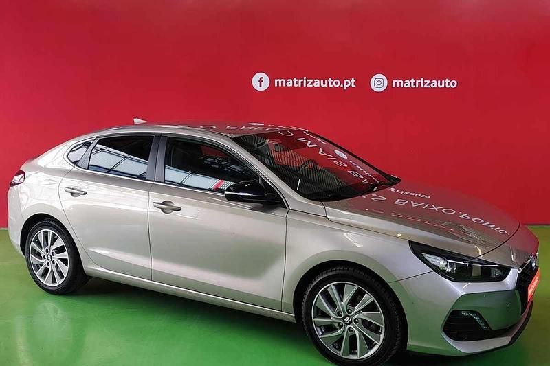 Cinzento Usado 2018 Hyundai i30 Citadino | € 17.299 (Preço elevado) - Imagem 1/4