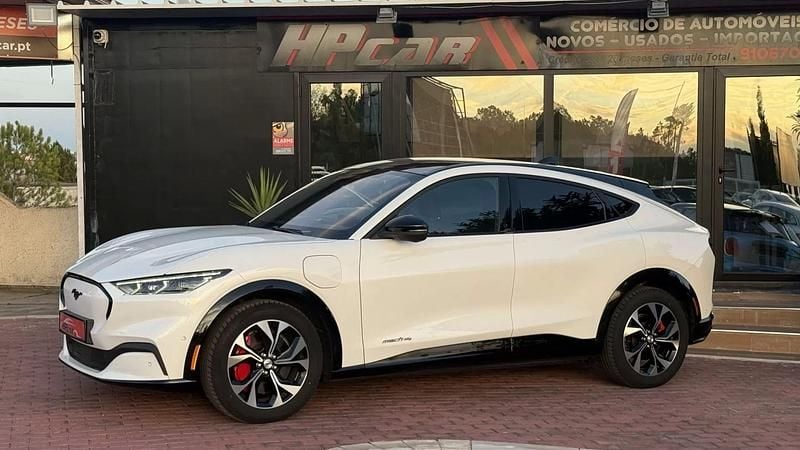 Outro Usado 2022 Ford Mustang Mach-E Premium SUV | € 32.990 (Preço justo) - Imagem 1/4
