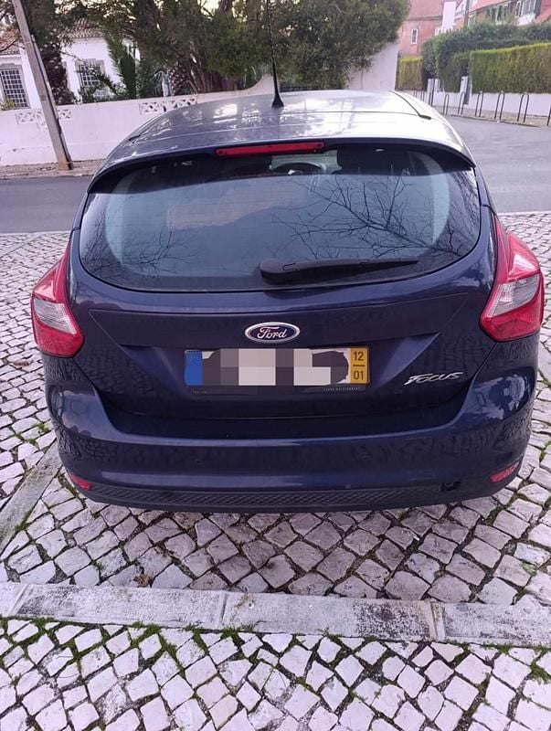 Usado Ford Focus 116 HP (85 kW) 2012 Azul Sedan