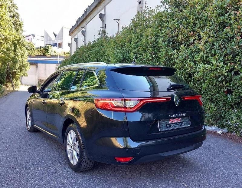 Usado Renault Mégane GrandTour LIMITED 110 HP (80 kW) 2018 Preto Carrinha