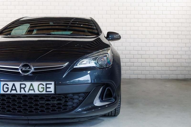 Usado Opel Astra GTC 280 HP (205 kW) 2013 Preto