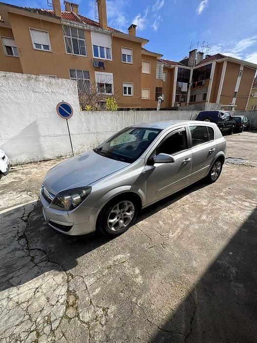 Usado Opel Astra 100 HP (73 kW) 2007 Sedan