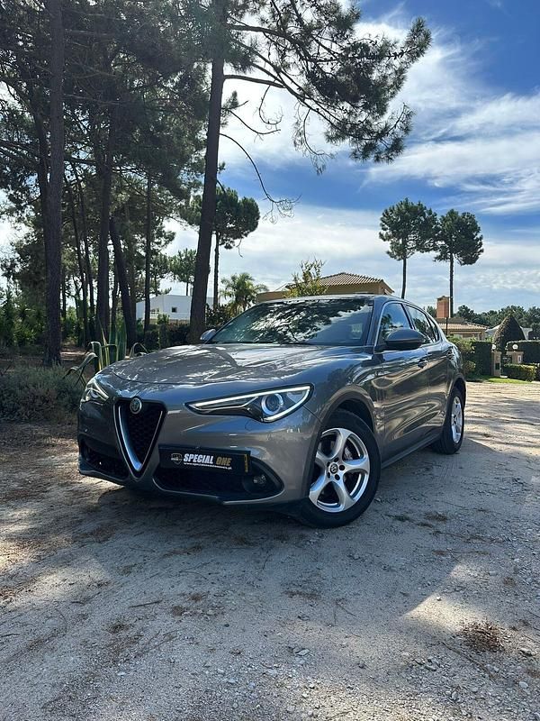 Cinza Usado 2019 Alfa Romeo Stelvio Super SUV | € 25.900 (Preço justo) - Imagem 1/4