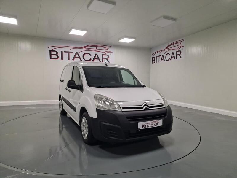 Branco Usado 2015 Citroën Berlingo Monovolume | € 12.500 (Caro) - Imagem 1/4