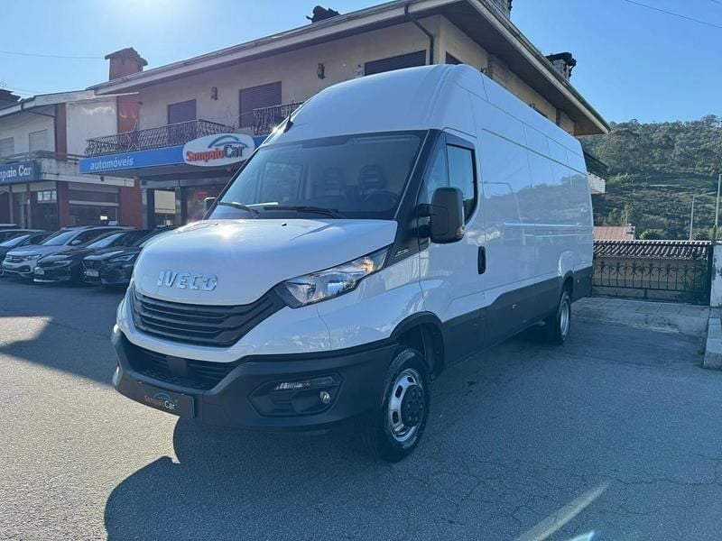 Branco Usado 2023 Iveco Daily Sedan | € 34.990 (Caro) - Imagem 1/4