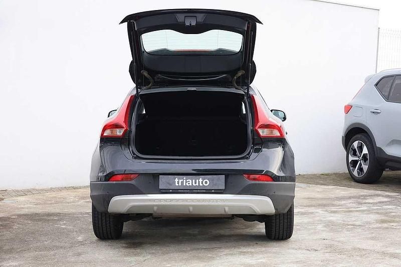 Usado Volvo V40 CC 190 HP (139 kW) 2017 Preto Carrinha