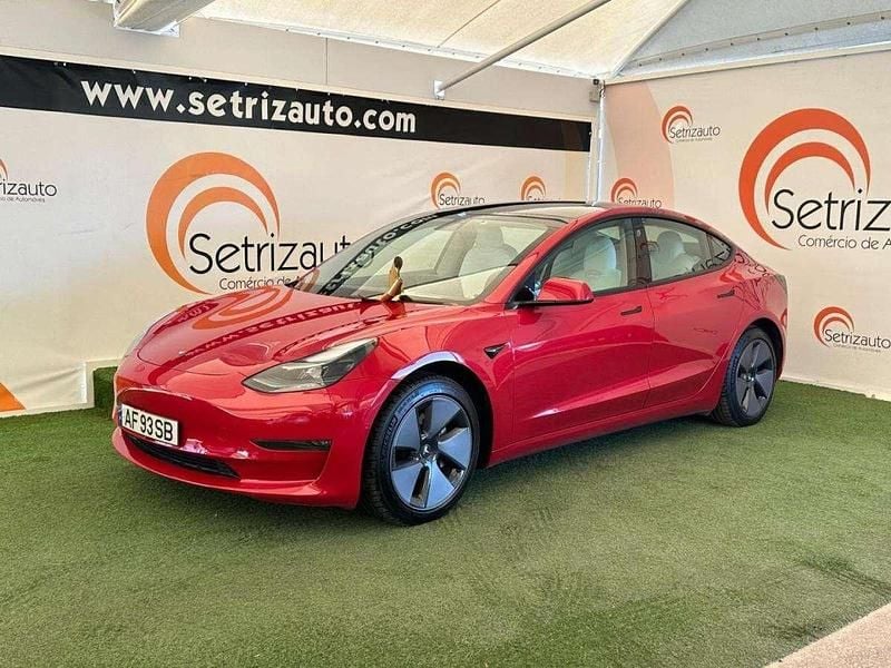 Vermelho Usado 2021 Tesla Model 3 Sedan | € 32.270 (Preço justo) - Imagem 1/4
