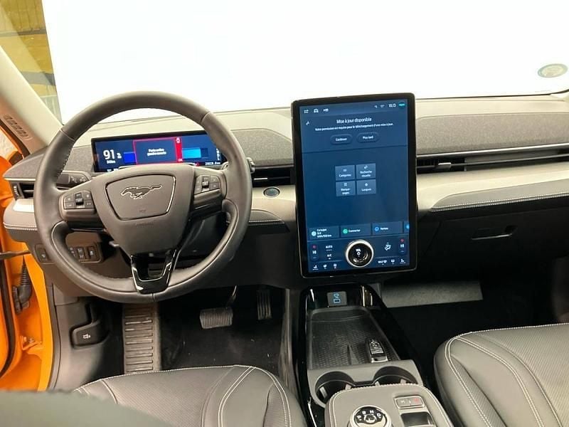 Usado Ford Mustang Mach-E Standard Range 197 kW (269 HP) 2023 Amarelo SUV