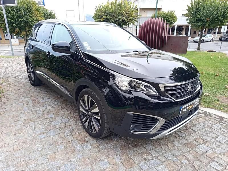 Usado Peugeot 5008 Allure 130 HP (95 kW) 2020 Preto Monovolume
