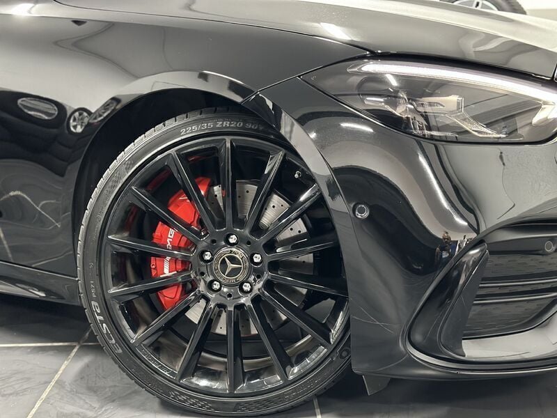 Usado Mercedes C300 AMG line 265 HP (194 kW) 2022 Preto Carrinha