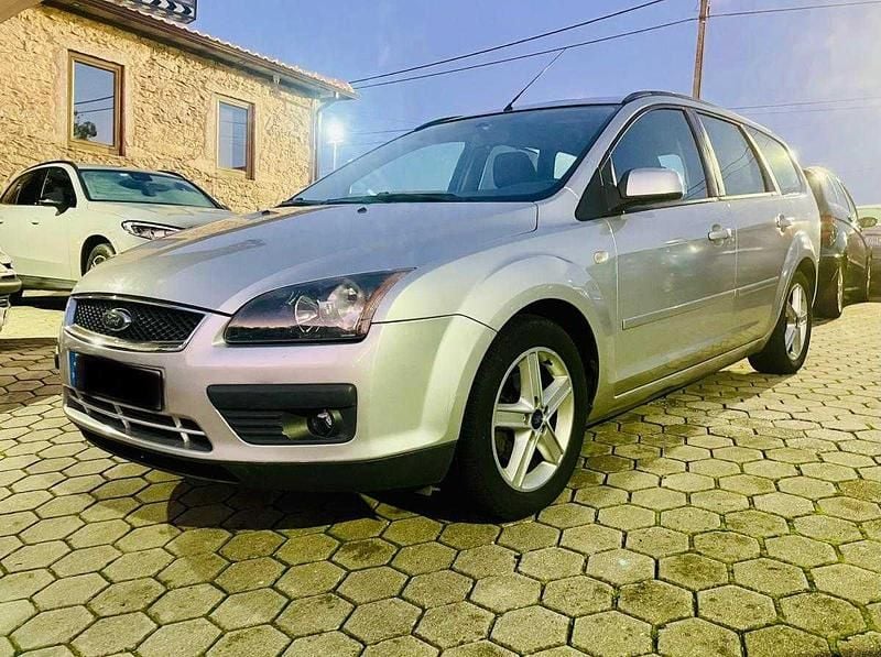 Usado Ford Focus 109 HP (80 kW) 2007 Cinzento Carrinha