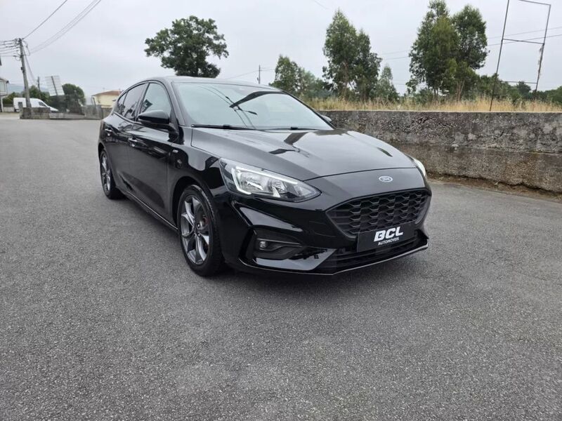 Preto Usado 2018 Ford Focus ST-Line Citadino | € 16.990 (Preço justo) - Imagem 1/4