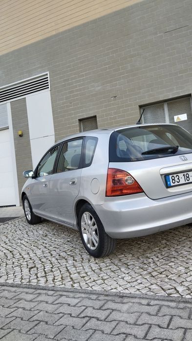 Usado 2001 Honda Civic Sedan | € 2.250 - Imagem 1/4
