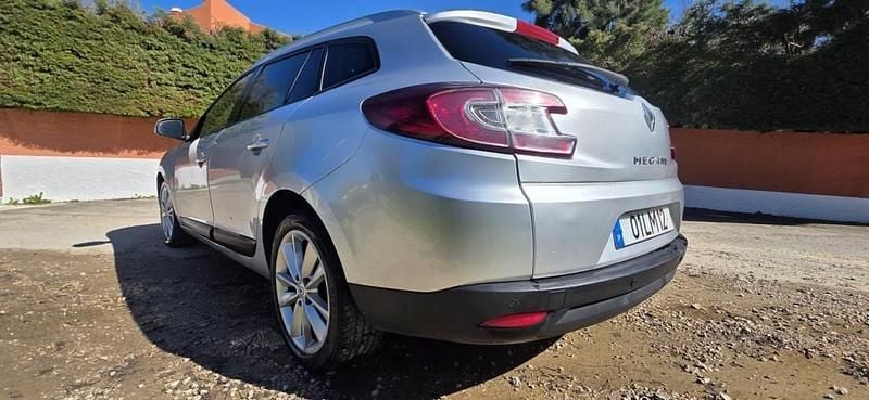Usado Renault Mégane III 110 HP (80 kW) 2011 Cinzento Carrinha