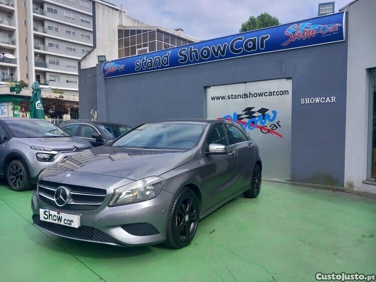 Cinza Usado 2015 Mercedes A180 Urban Citadino | € 14.500 (Preço justo) - Imagem 1/1