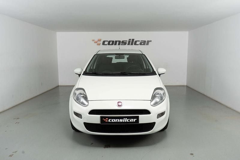 Branco Usado 2017 Fiat Punto Lounge Citadino | € 7.890 (Preço justo) - Imagem 1/4