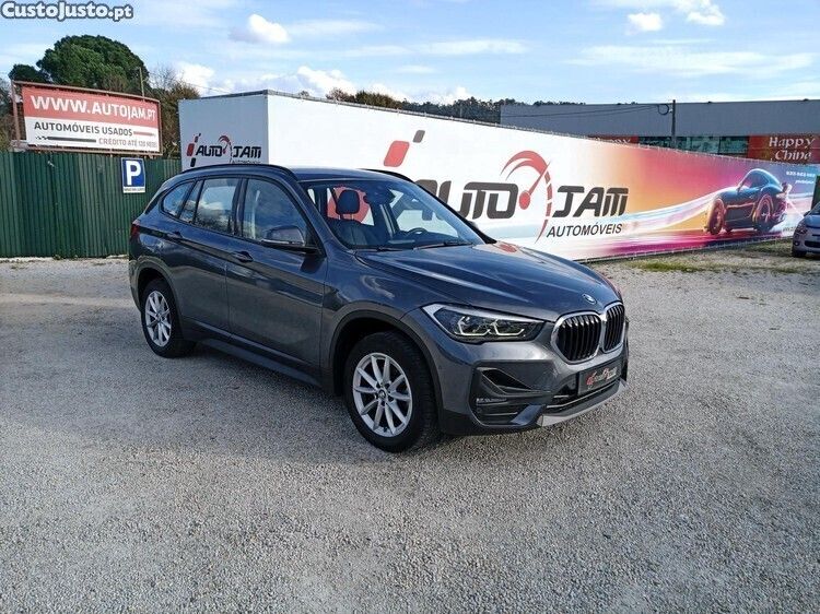 Cinza Usado 2020 BMW X1 Advantage SUV | € 22.250 (Bom preço) - Imagem 1/1